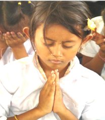 a girl praying